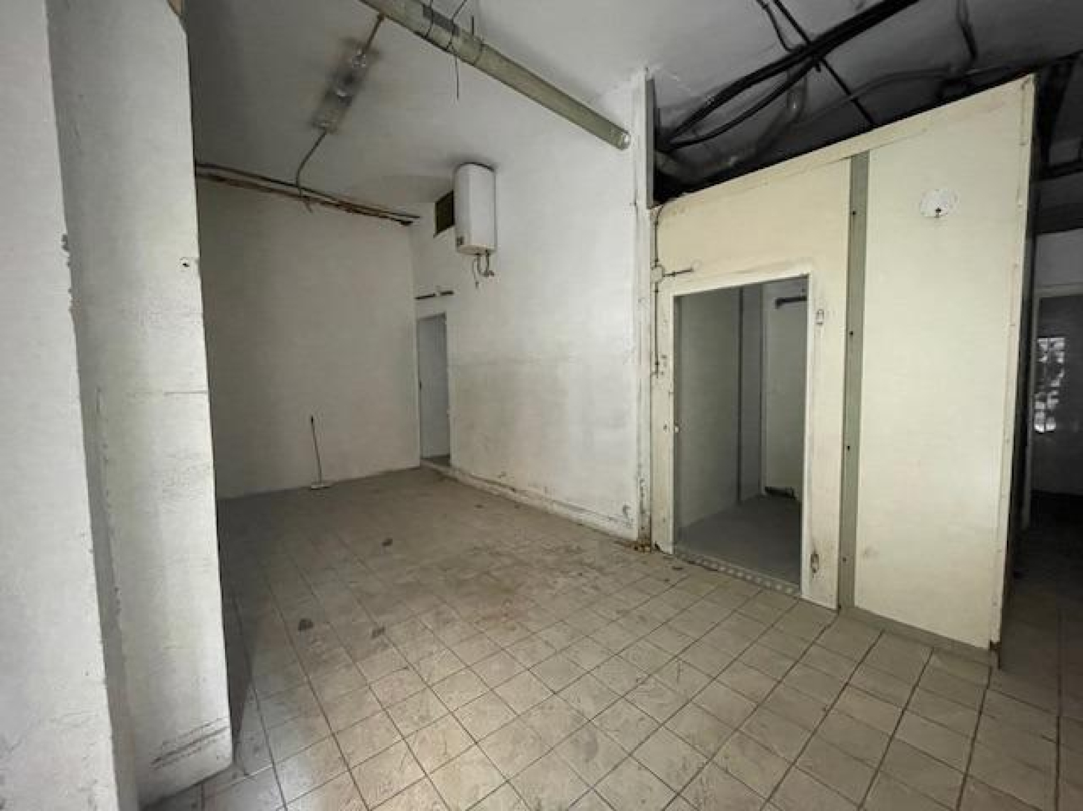 LOCAL COMERCIAL EN EL CORAZÓN DE MURCIA: OPORTUNIDAD EXCEPCIONAL PARA INVERSORES Y EMPRENDEDORES.