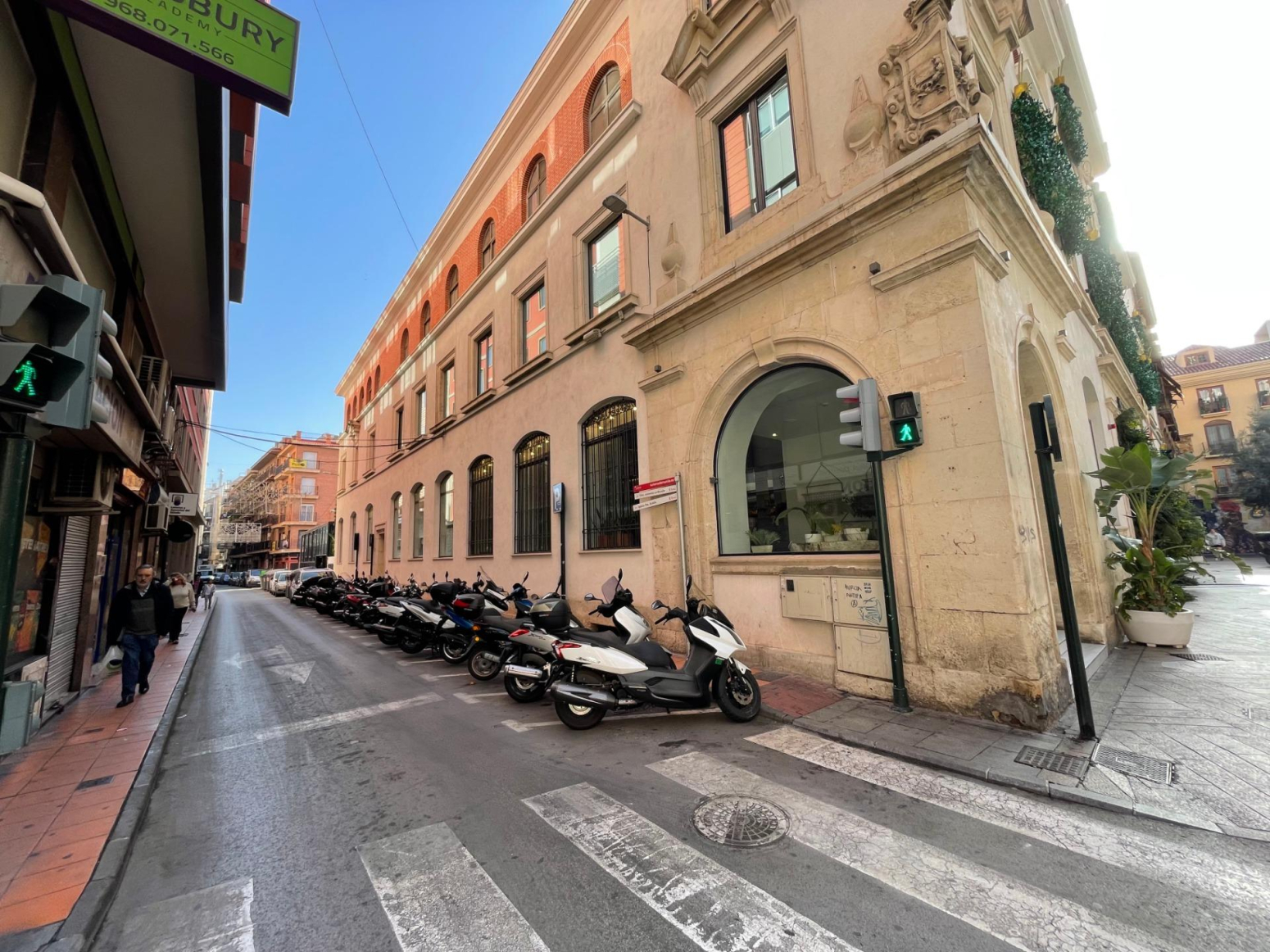 LOCAL COMERCIAL EN EL CORAZÓN DE MURCIA: OPORTUNIDAD EXCEPCIONAL PARA INVERSORES Y EMPRENDEDORES.