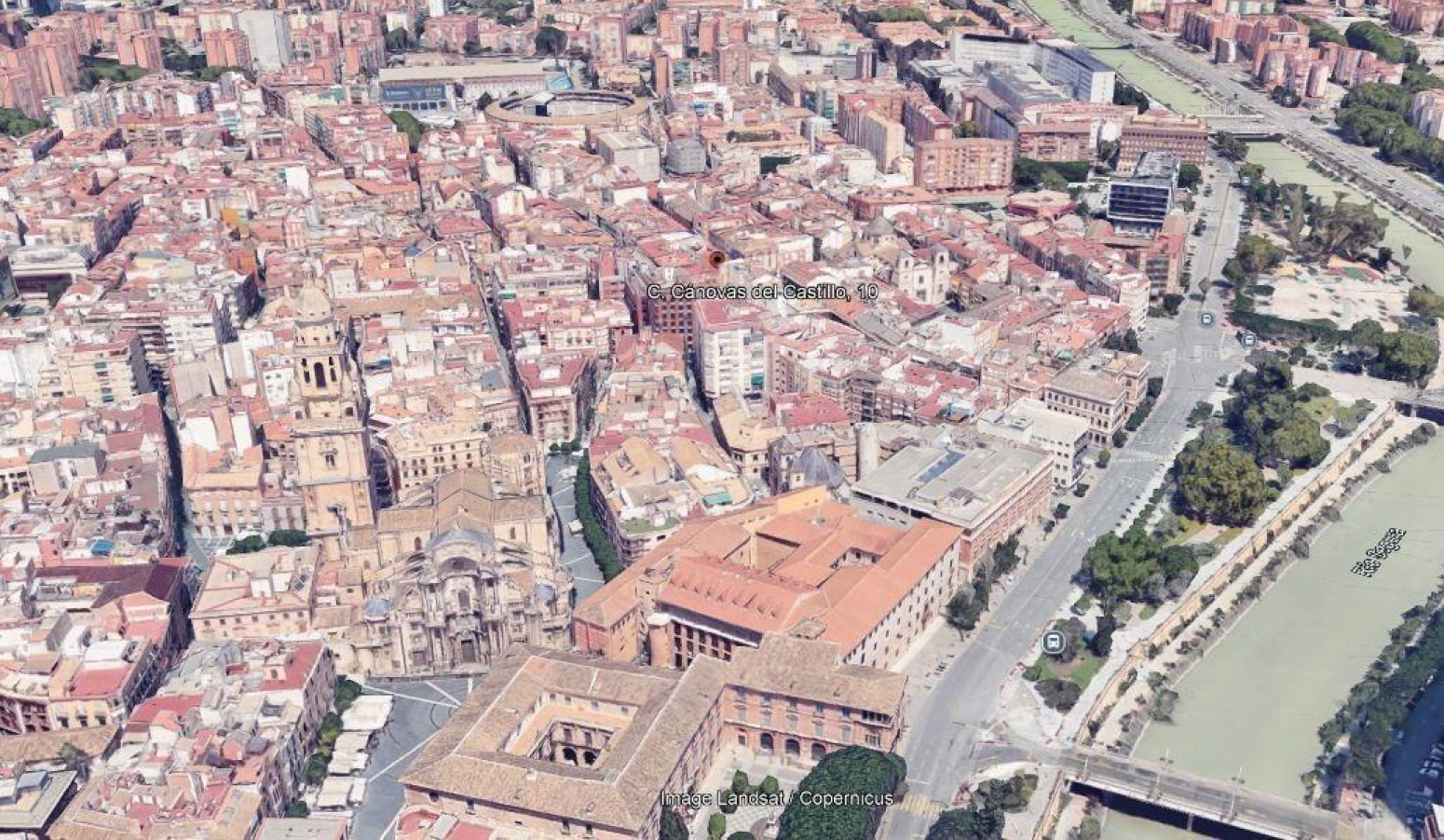 LOCAL COMERCIAL EN EL CORAZÓN DE MURCIA: OPORTUNIDAD EXCEPCIONAL PARA INVERSORES Y EMPRENDEDORES.