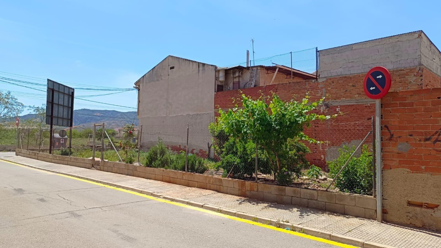 255 m2 DE SOLAR URBANO EN ALQUERIAS. HACIENDO ESQUINA, ORIENTACION SUR Y ESTE.