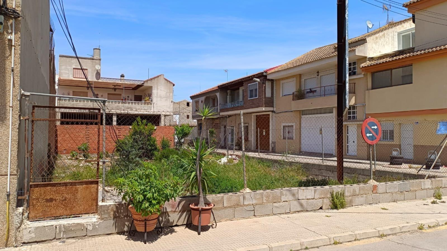 255 m2 DE SOLAR URBANO EN ALQUERIAS. HACIENDO ESQUINA, ORIENTACION SUR Y ESTE.