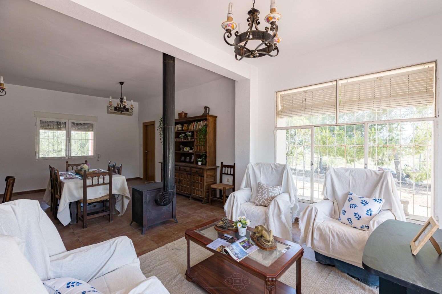Finca rústica con vivienda de 220 metros construidos, 22.480 m² de terreno y garaje junto a La Alcayna