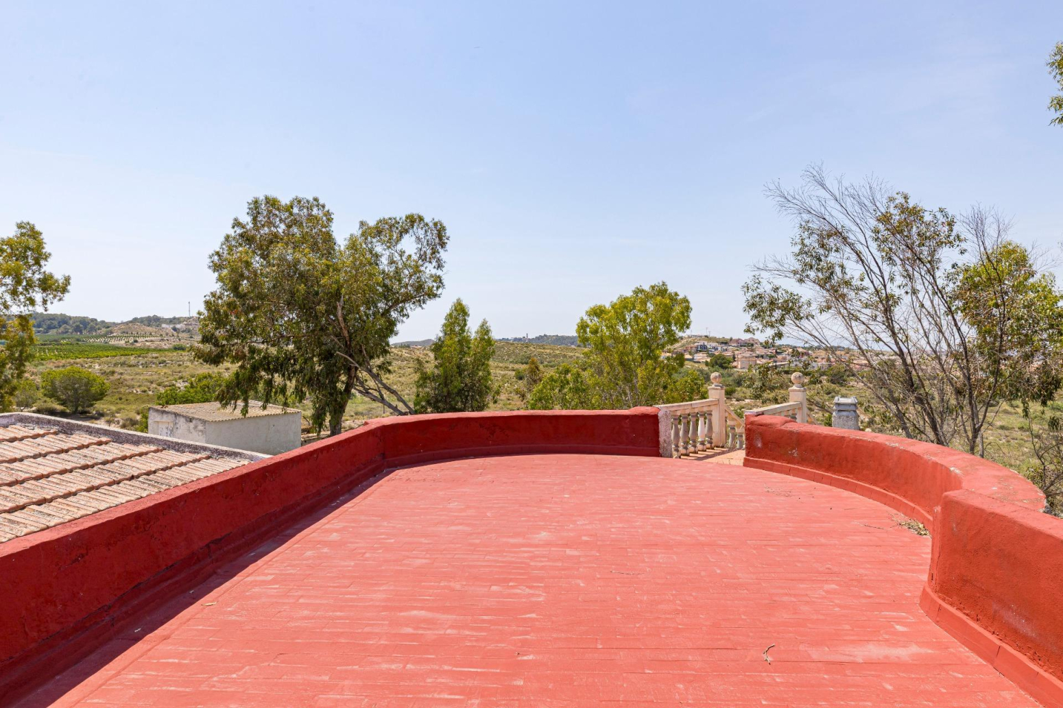 Finca rústica con vivienda de 220 metros construidos, 22.480 m² de terreno y garaje junto a La Alcayna