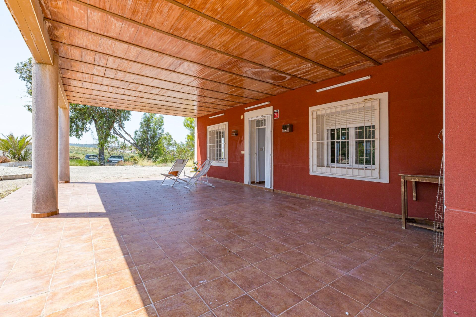 Finca rústica con vivienda de 220 metros construidos, 22.480 m² de terreno y garaje junto a La Alcayna
