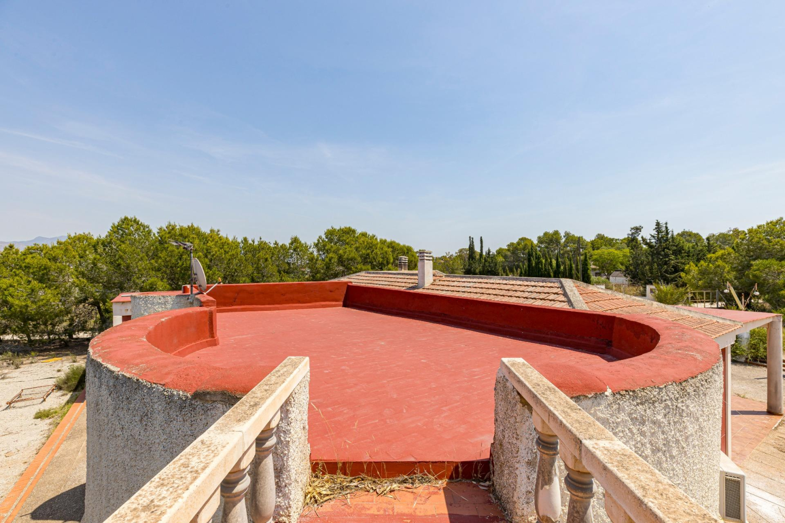 Finca rústica con vivienda de 220 metros construidos, 22.480 m² de terreno y garaje junto a La Alcayna