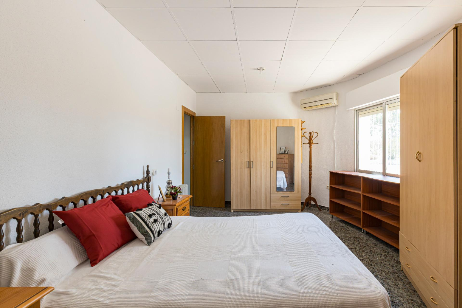 Finca rústica con vivienda de 220 metros construidos, 22.480 m² de terreno y garaje junto a La Alcayna