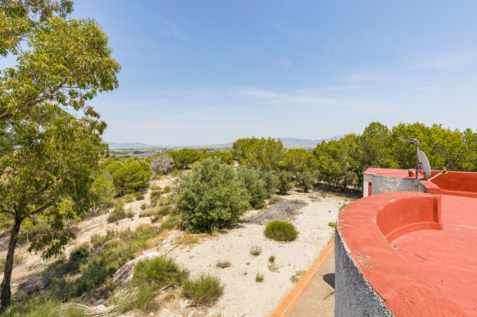 Finca rústica con vivienda de 220 metros construidos, 22.480 m² de terreno y garaje junto a La Alcayna