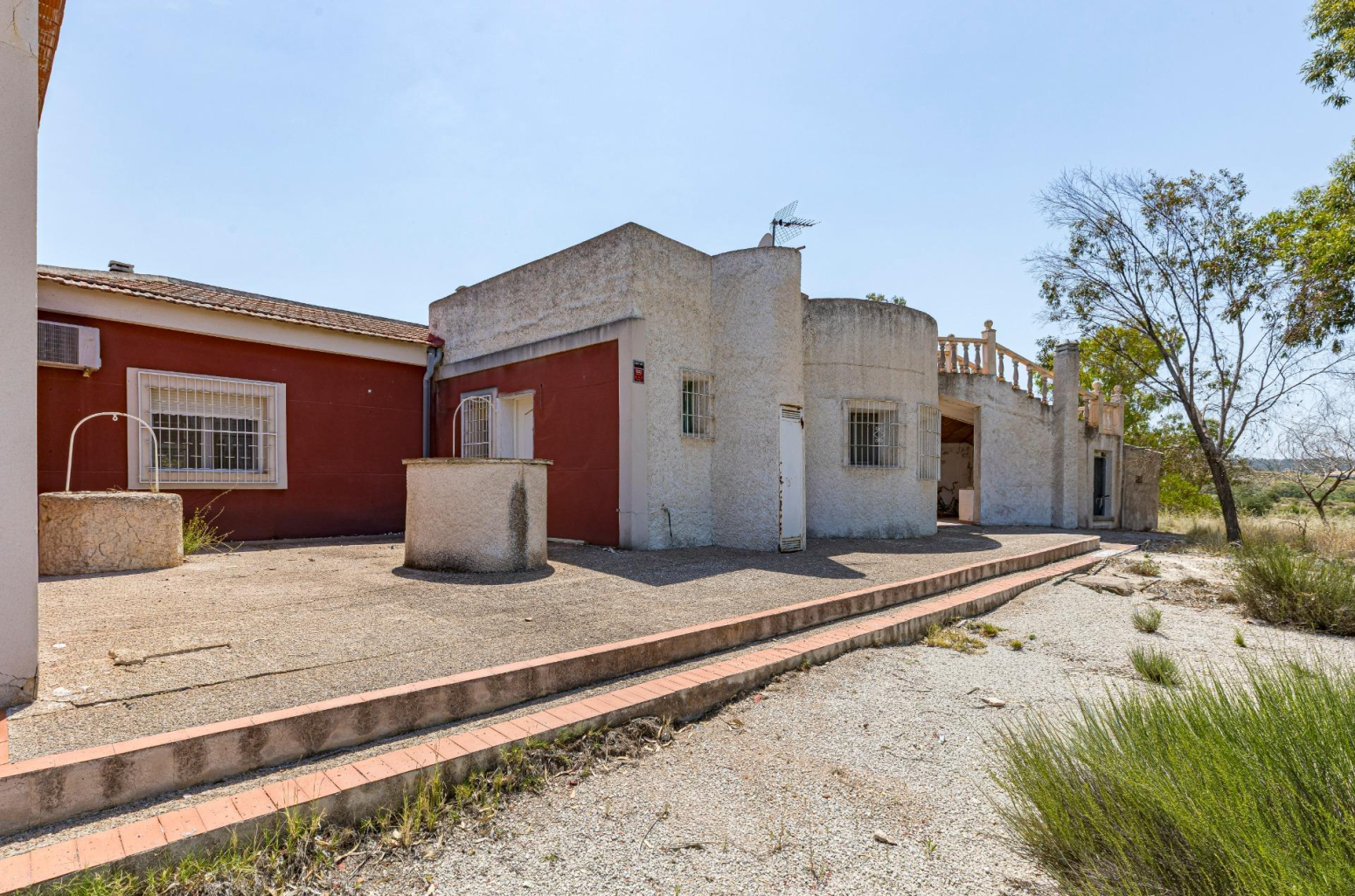 Finca rústica con vivienda de 220 metros construidos, 22.480 m² de terreno y garaje junto a La Alcayna
