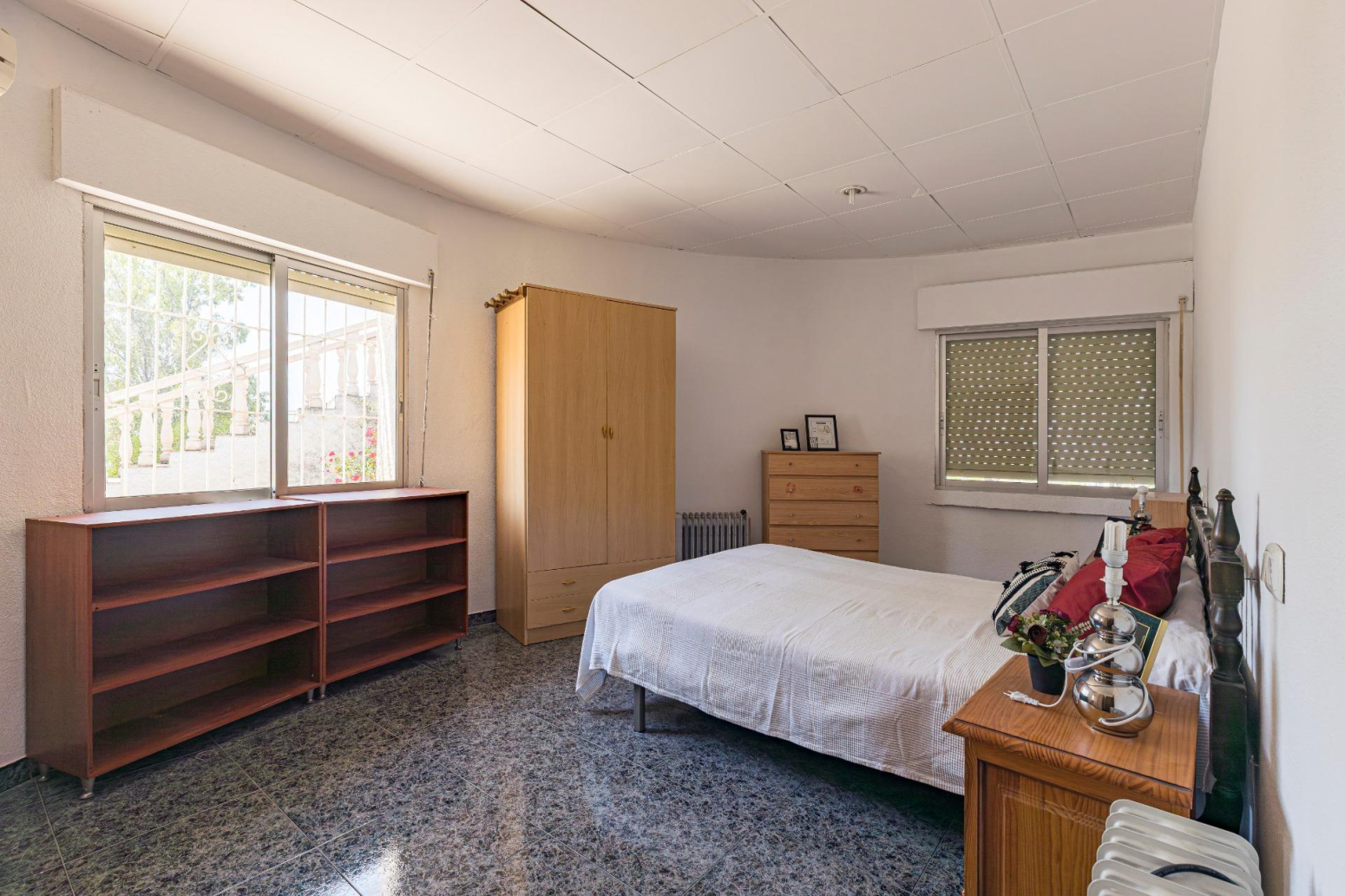 Finca rústica con vivienda de 220 metros construidos, 22.480 m² de terreno y garaje junto a La Alcayna