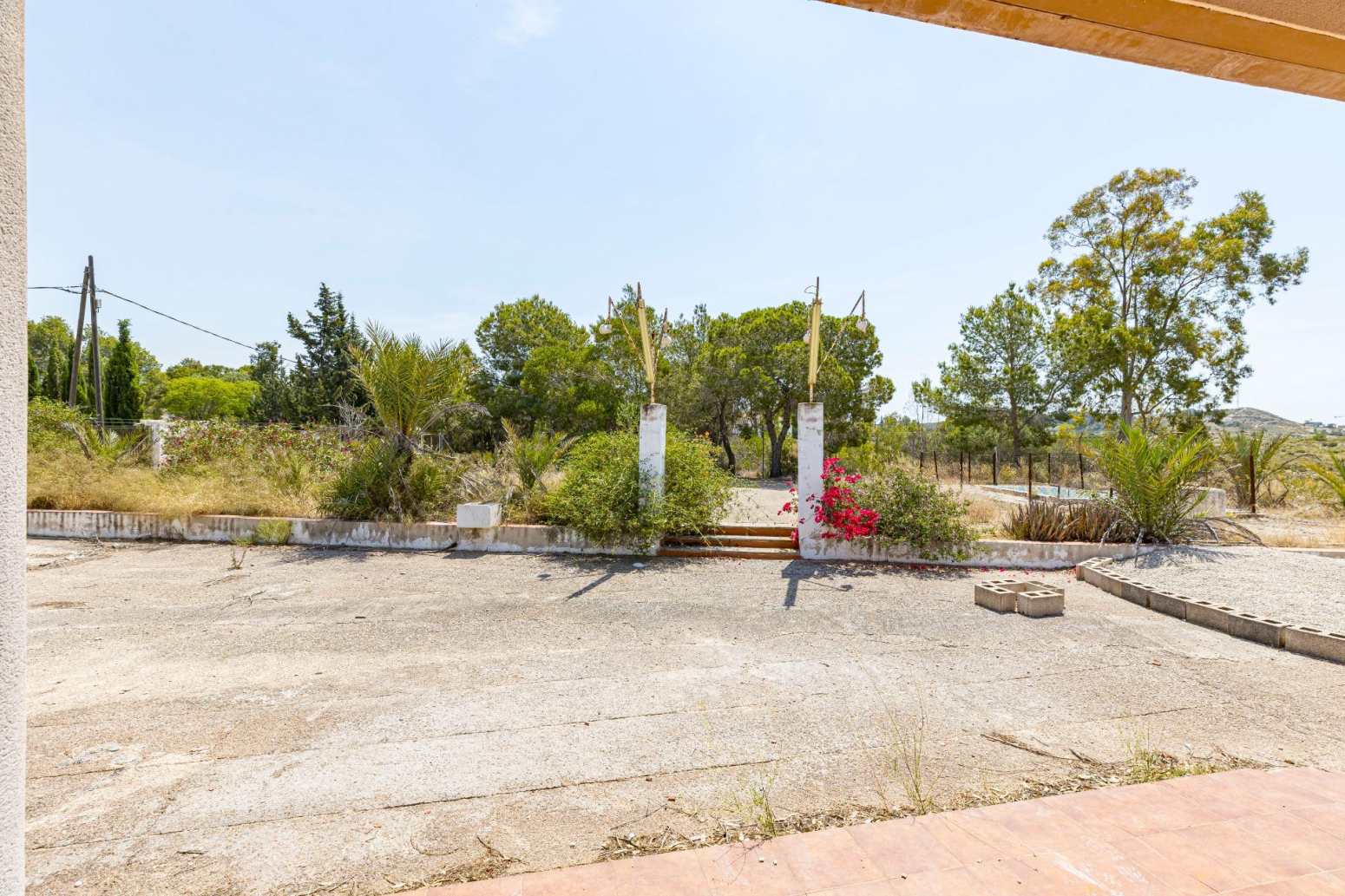 Finca rústica con vivienda de 220 metros construidos, 22.480 m² de terreno y garaje junto a La Alcayna