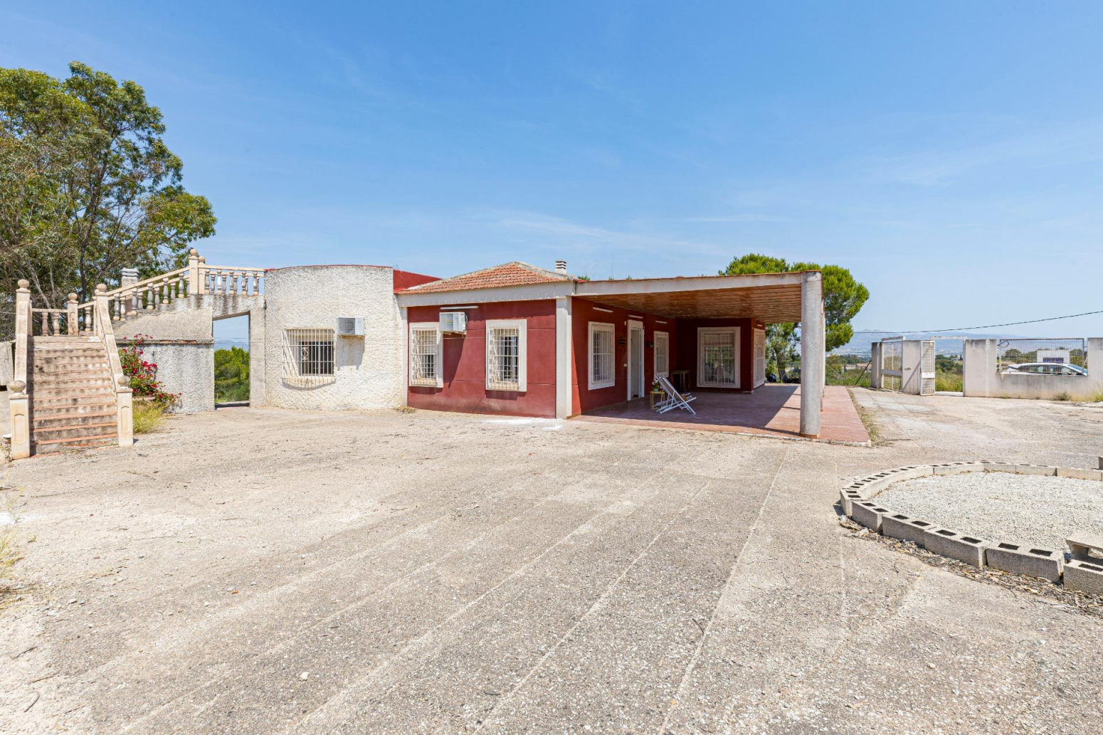 Finca rústica con vivienda de 220 metros construidos, 22.480 m² de terreno y garaje junto a La Alcayna