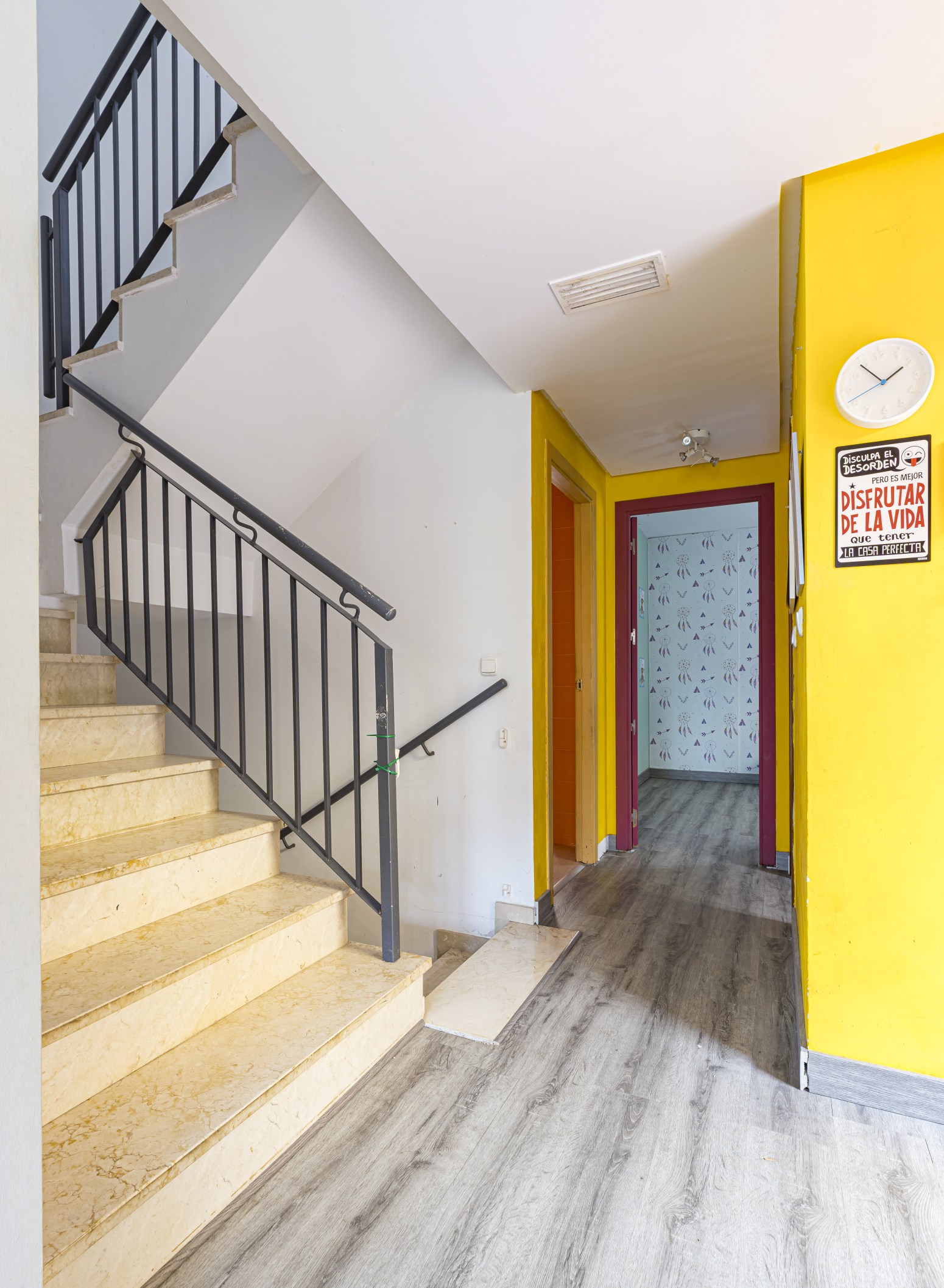 CHALET PAREADO CON JARDÍN PRIVADO EN LA URBANIZACIÓN MONTEPINAR