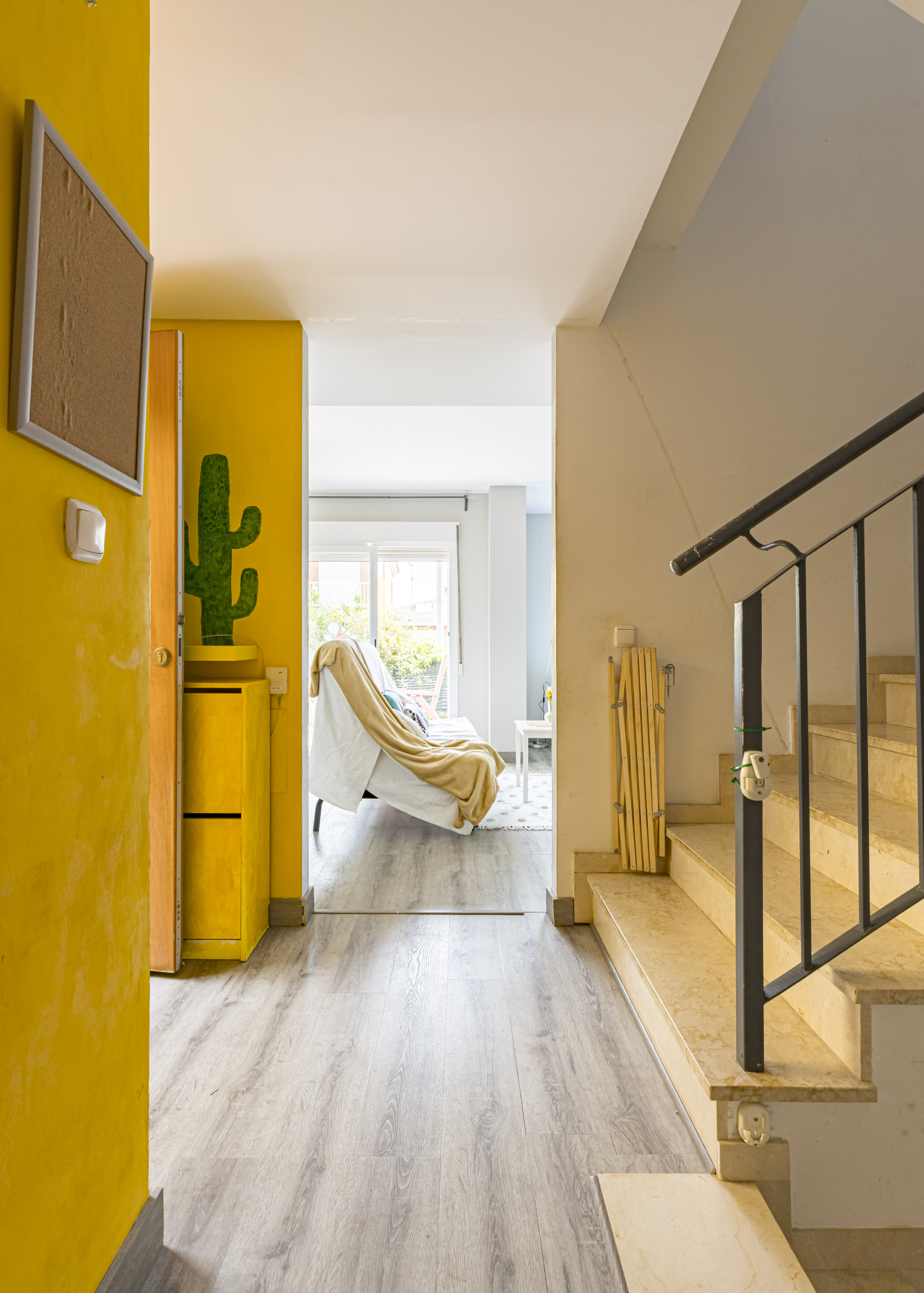 CHALET PAREADO CON JARDÍN PRIVADO EN LA URBANIZACIÓN MONTEPINAR