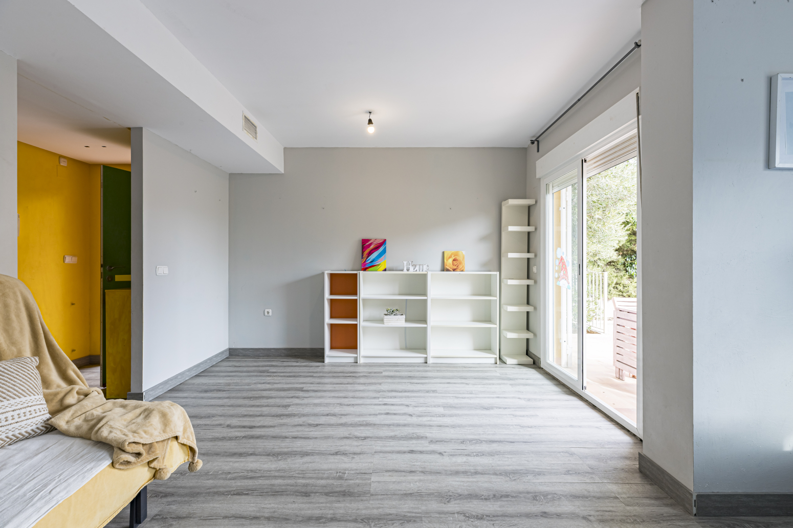 CHALET PAREADO CON JARDÍN PRIVADO EN LA URBANIZACIÓN MONTEPINAR