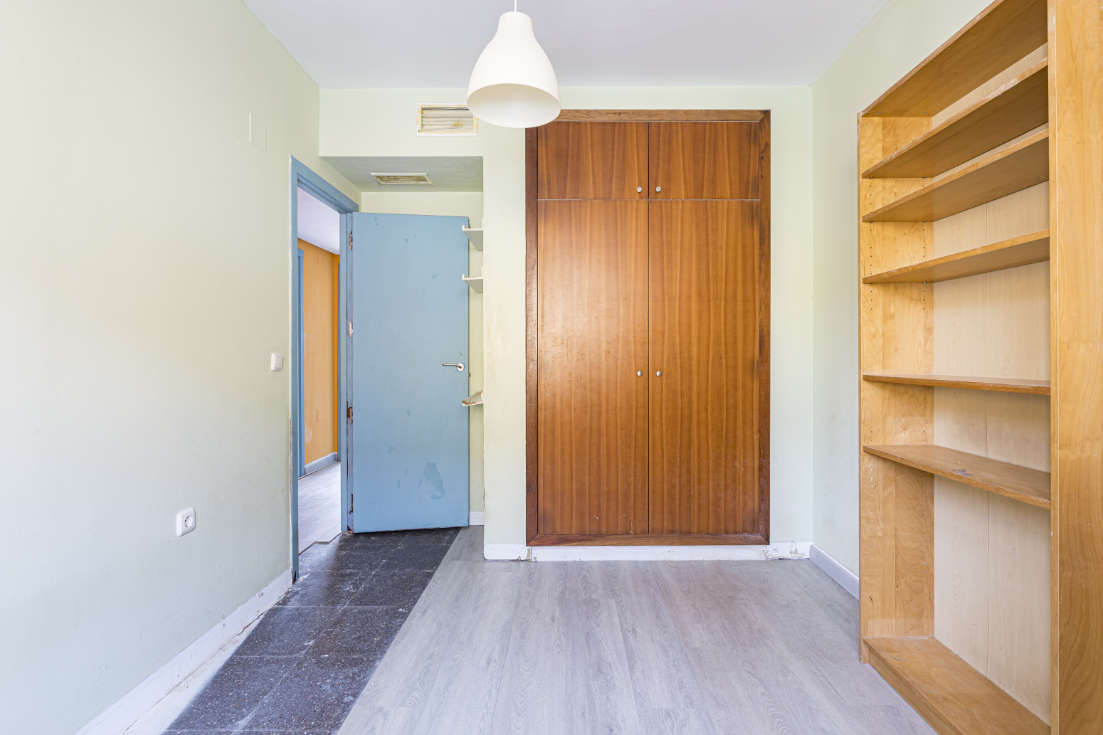 CHALET PAREADO CON JARDÍN PRIVADO EN LA URBANIZACIÓN MONTEPINAR