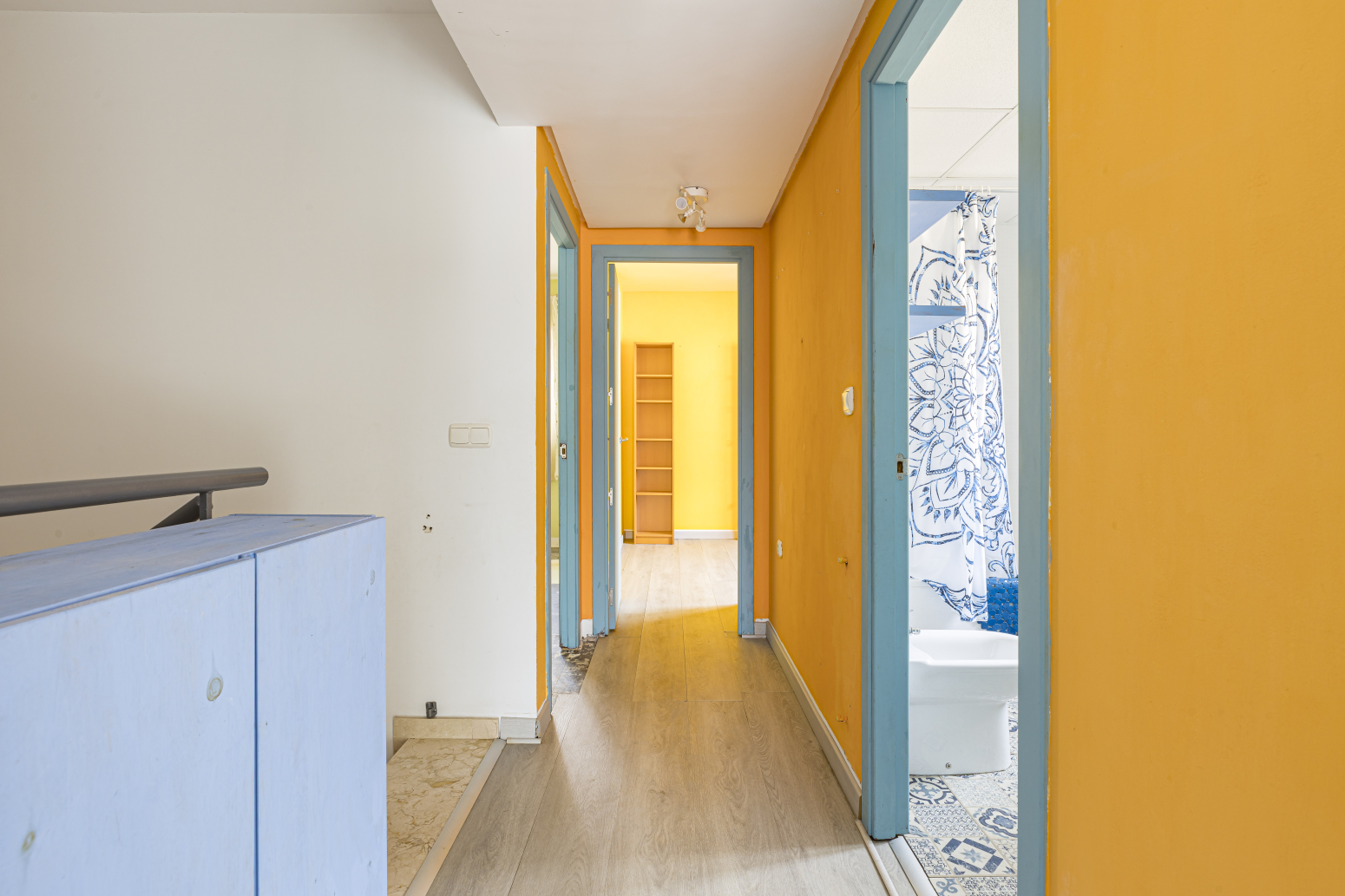 CHALET PAREADO CON JARDÍN PRIVADO EN LA URBANIZACIÓN MONTEPINAR