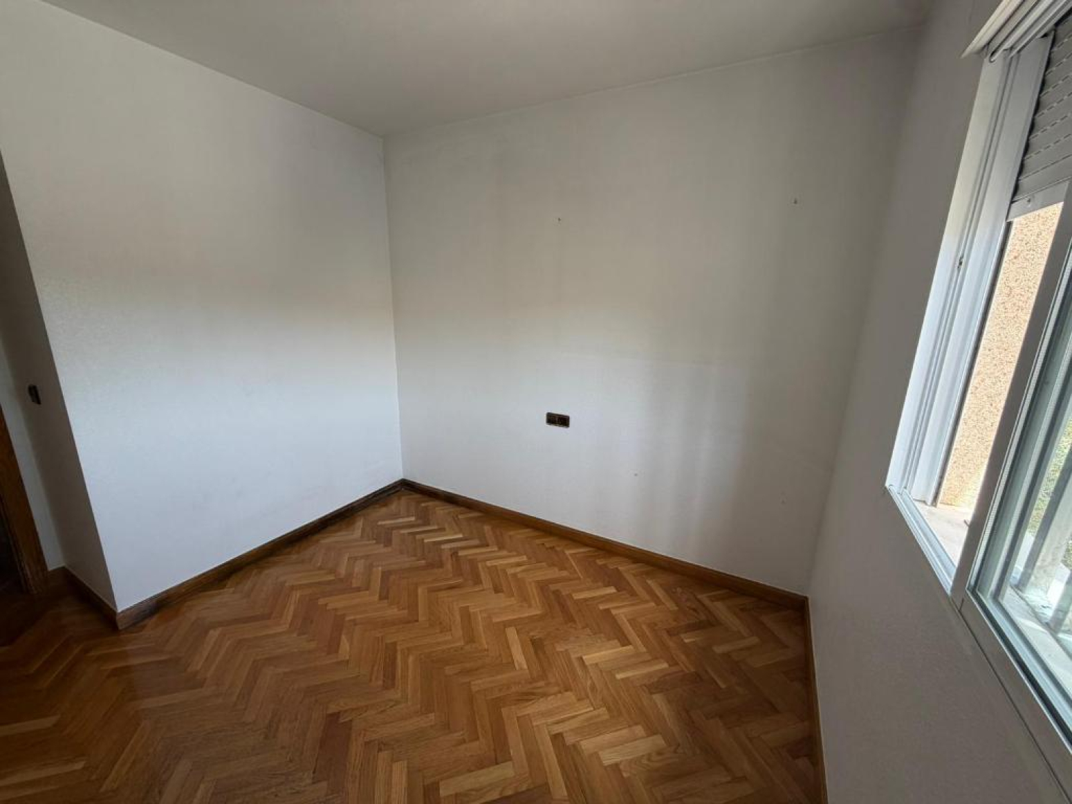 DÚPLEX ADOSADO EN LOS GARRES – 4 DORMITORIOS, TERRAZA Y GARAJE- 0% HONORARIOS PARA EL COMPRADOR