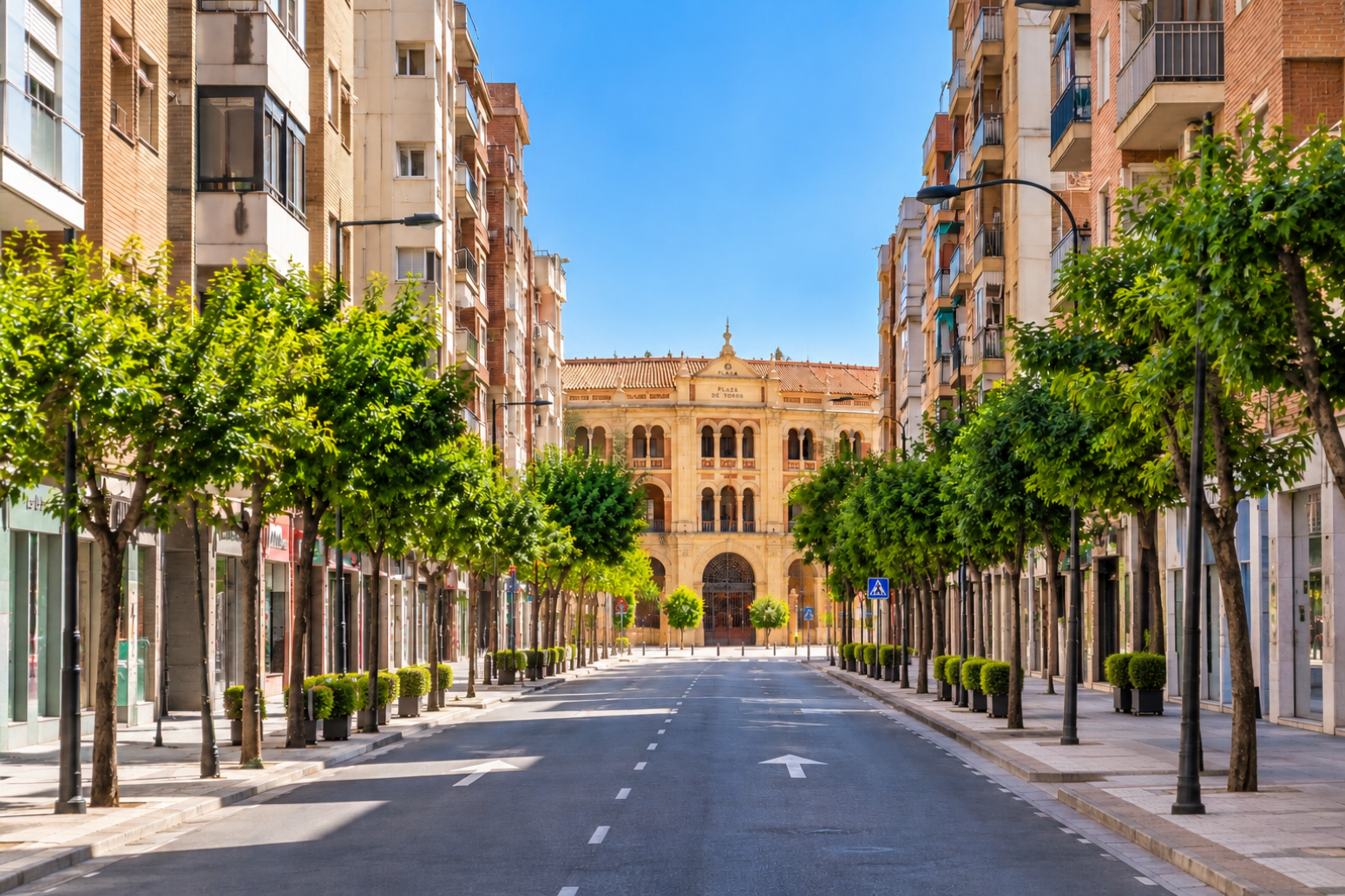 Local comercial en pleno centro de Murcia con fachada y posibilidad de acceso a dos calles de 212 m²
