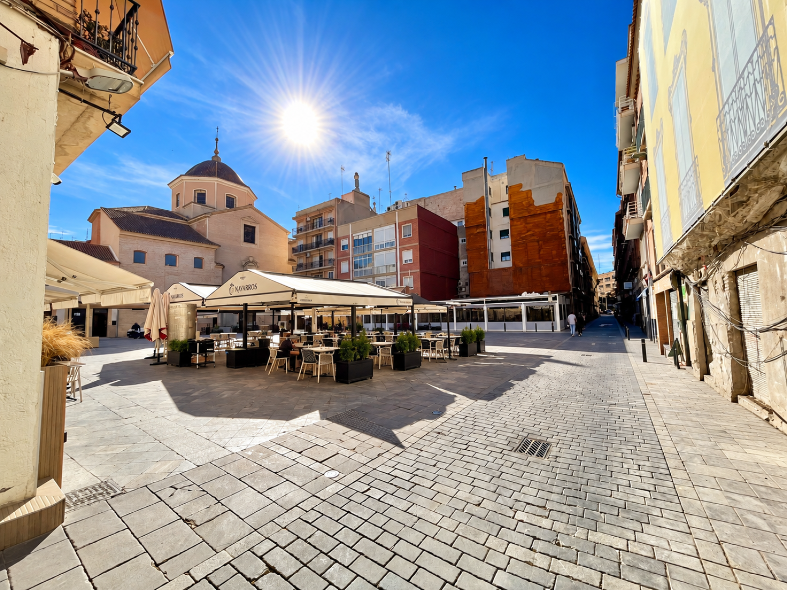 Local comercial en pleno centro de Murcia con fachada y posibilidad de acceso a dos calles de 212 m²