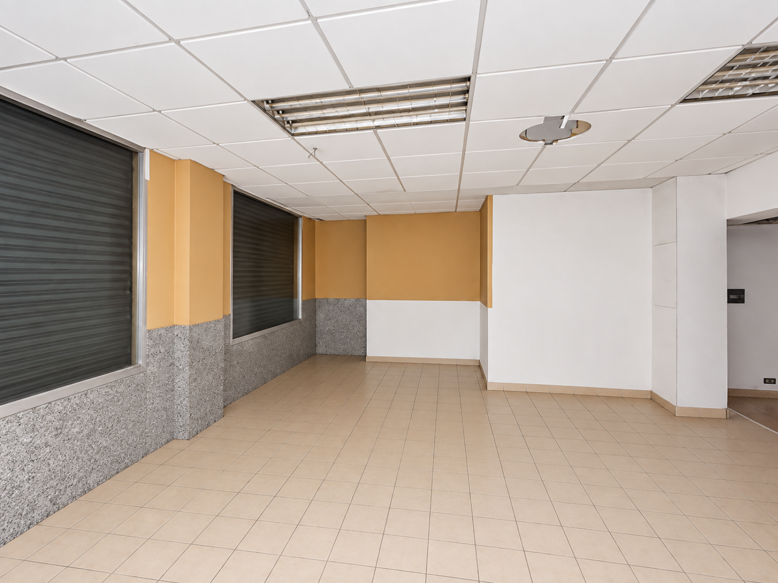 Local comercial en pleno centro de Murcia con fachada y posibilidad de acceso a dos calles de 212 m²