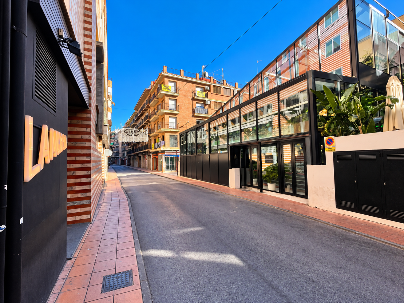 Local comercial en pleno centro de Murcia con fachada y posibilidad de acceso a dos calles de 212 m²