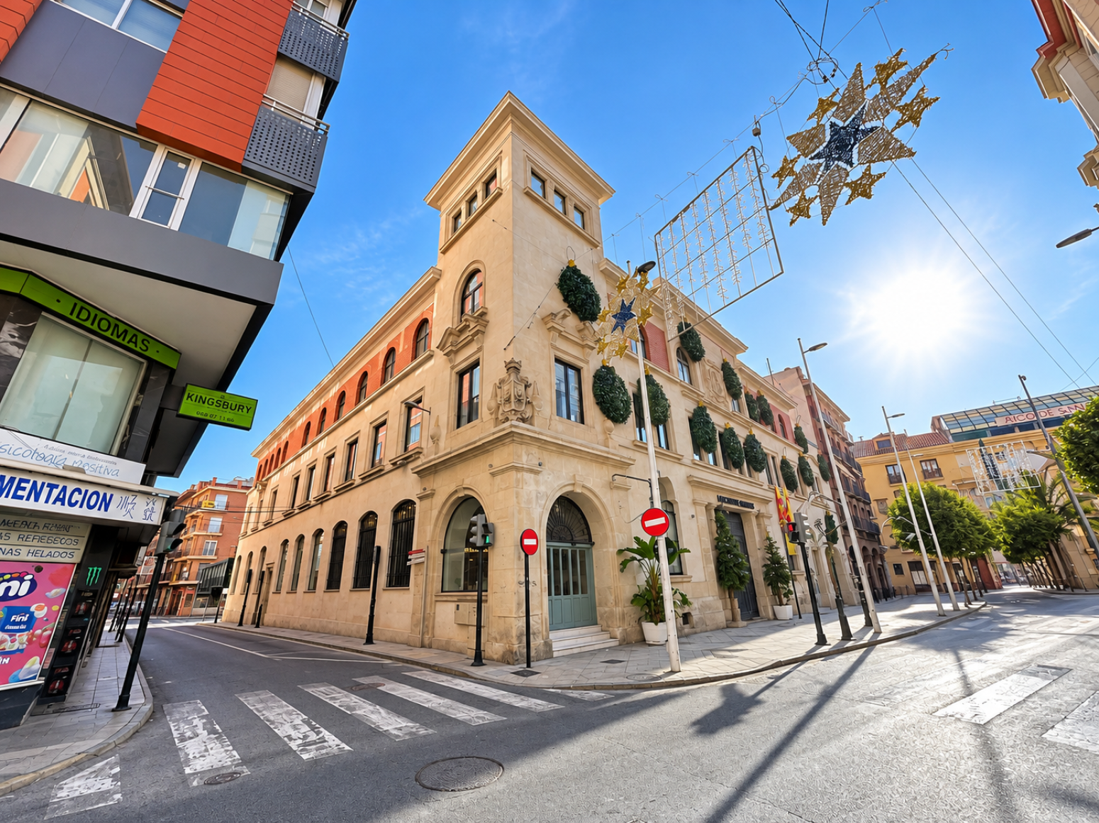 Local comercial en pleno centro de Murcia con fachada y posibilidad de acceso a dos calles de 212 m²
