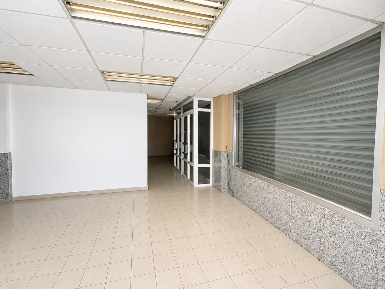 Local comercial en pleno centro de Murcia con fachada y posibilidad de acceso a dos calles de 212 m²