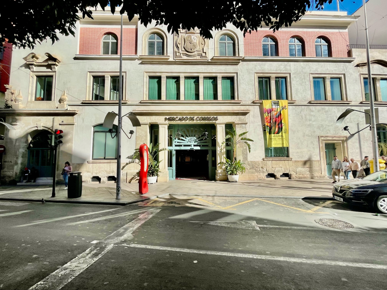 Local comercial en pleno centro de Murcia con fachada y posibilidad de acceso a dos calles de 212 m²