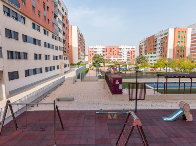 Piso en Joven futura Inmobiliaria en Murcia